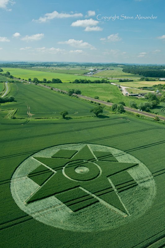2015's Besford crop circle. Photograph by Steve Alexander.