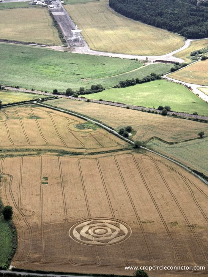 August 2013's crop circle at Besford. Photograph by the Crop Circle Connector.